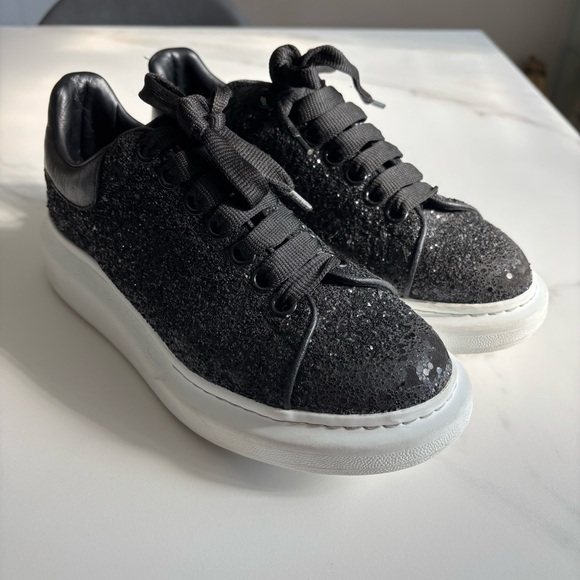 Alexander McQueen Oversized sneakers in a black glitter finish white sole sz 38 - Picture 2 of 11